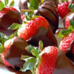 Irresistible Chocolate-Dipped Strawberries: A Sweet Delight